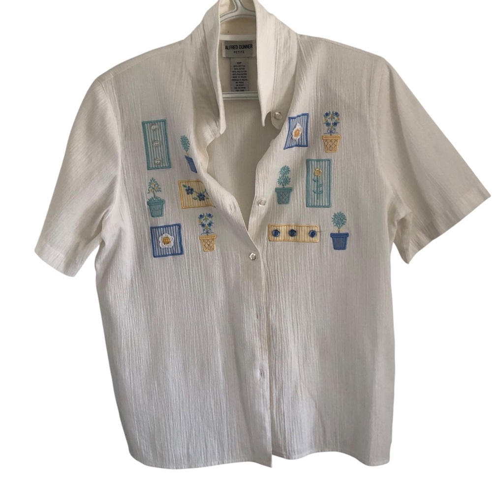 White Alfred Dunner Embroidered Shirt with adorable Details 10P